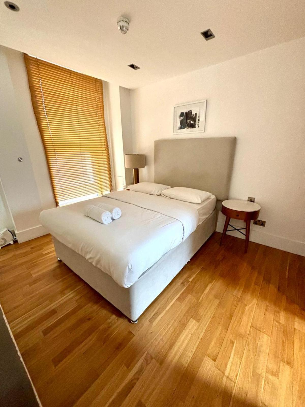 1 Bedroom In Piccadilly Circus St James Cov1 伦敦 外观 照片